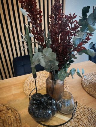 Ako málo stačí k vytvoreniu dokonalej jesennej atmošky… 🍁 Hnedý stabilizovaný ruskus, eukalyptové stabilizované listy,...