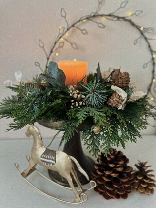 Malé detaily robia veľké Vianoce 🤍 Príroda, svetlo a pokoj uložené v jednom aranžmáne a hlavne čas keď sa domov spomalí ✨...